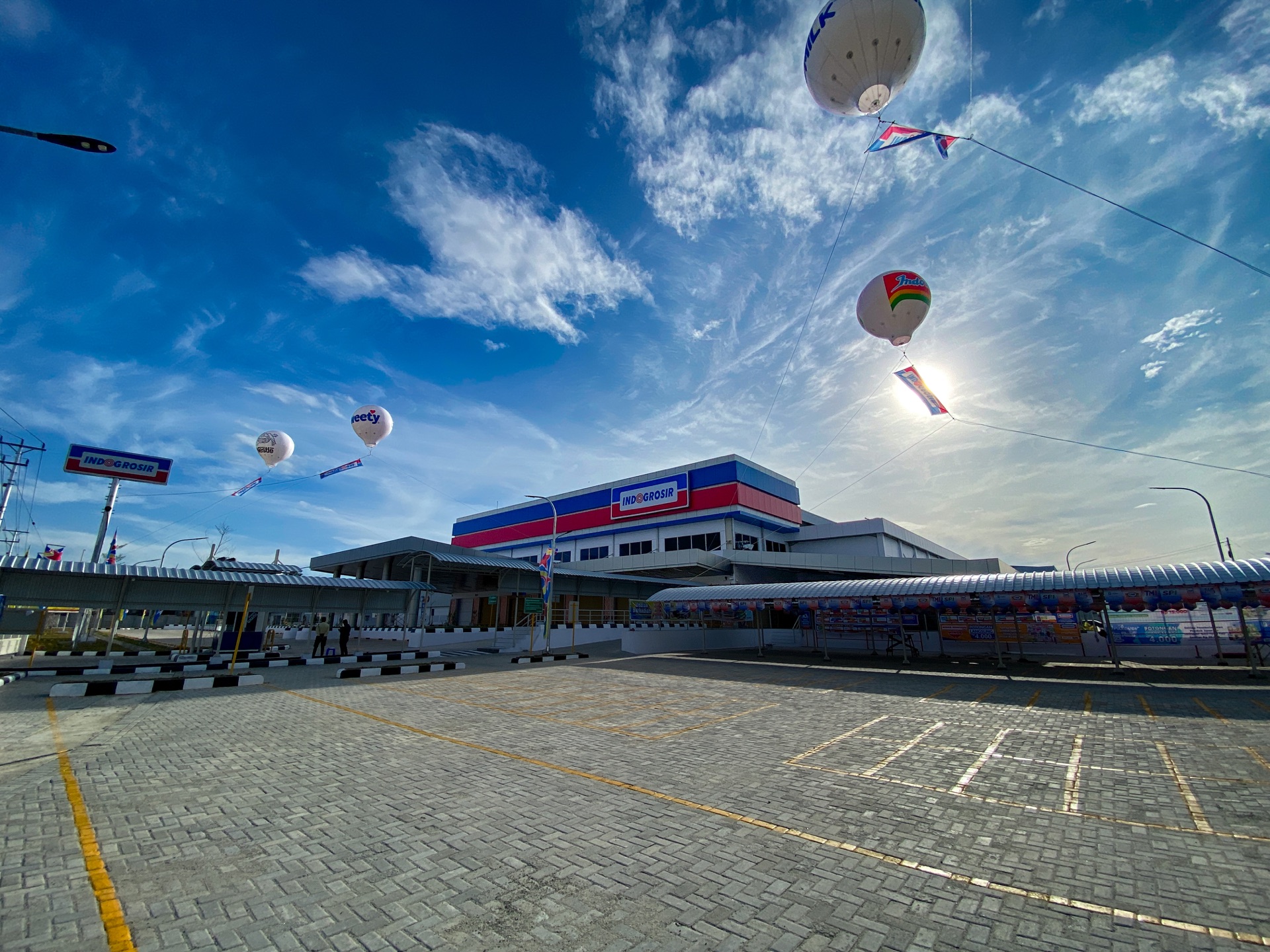 Indogrosir Gorontalo branch prepared for its grand opening